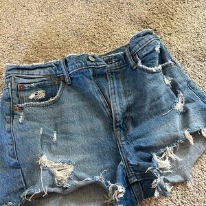 Abercrombie "mom short" high rise Distressed Blue Denim Shorts, size 6/28